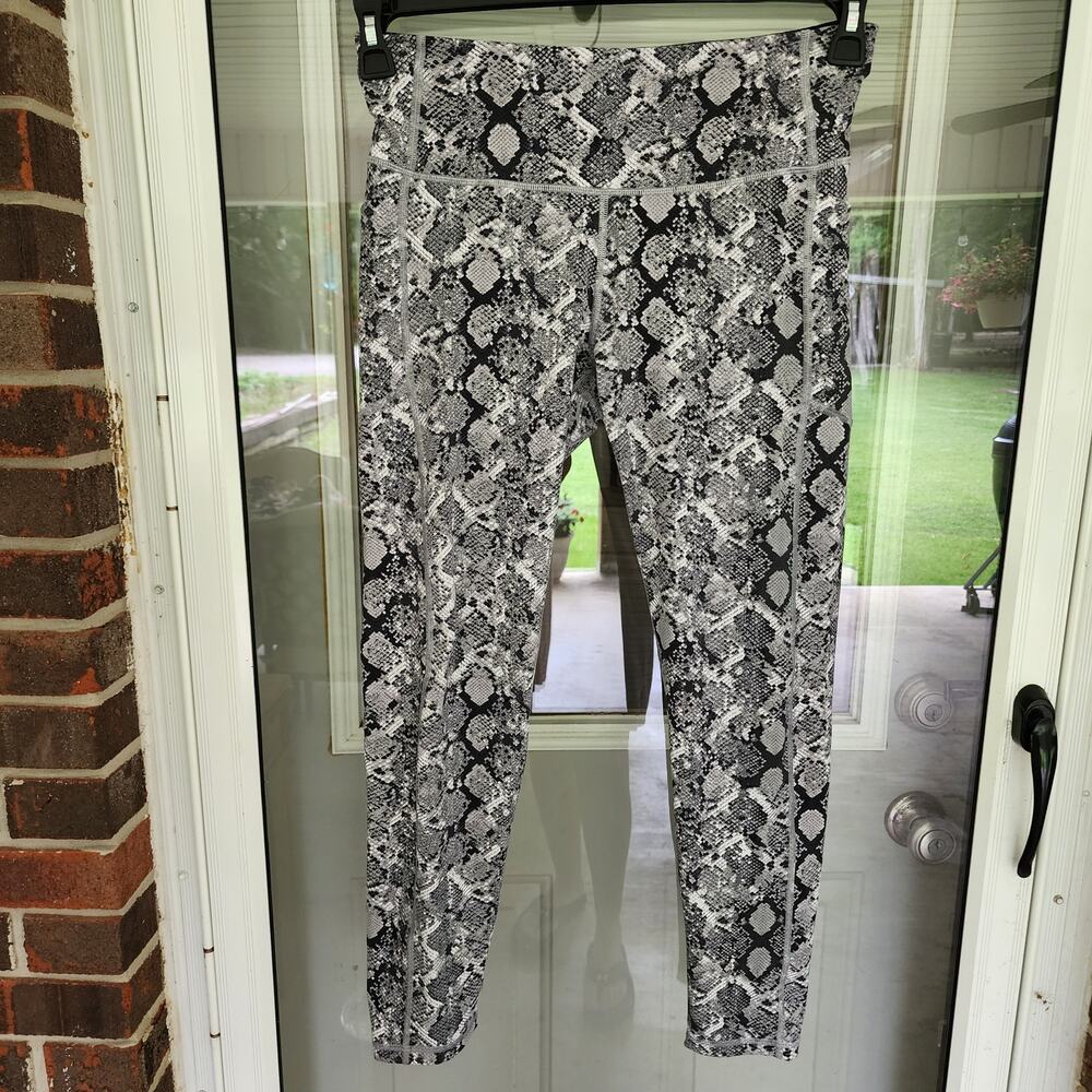 Victoria's Secret Sport Women's Large Knockout Leggings Gray Black Snakeskin